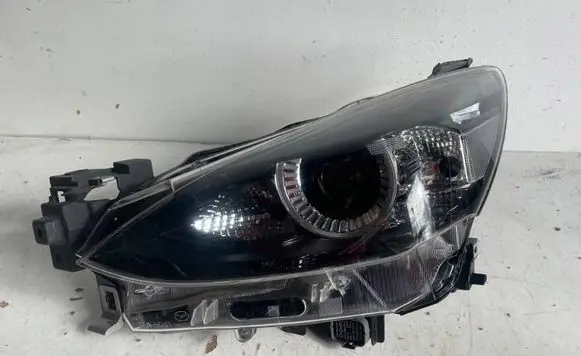 Mazda 2 Headlight/headlamp D43N51040