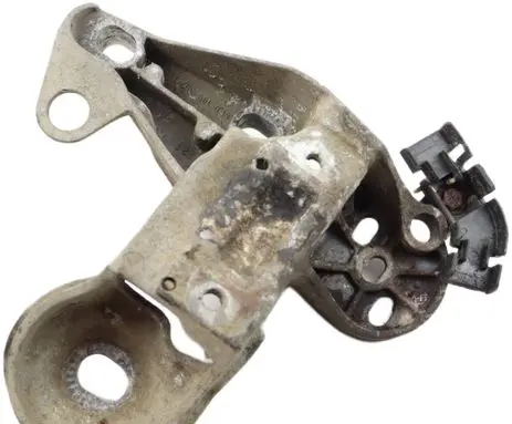 Volkswagen PASSAT B5.5 Engine mounting bracket 8E0199352D
