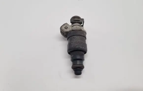 Audi A4 S4 B5 8D Fuel injector 078133551N