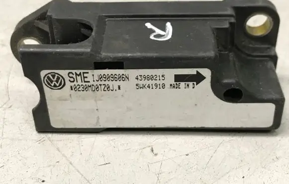 Volkswagen PASSAT B5 Airbag deployment crash/impact sensor 1J0909606N