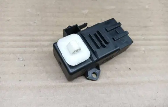 Volkswagen Up Seat heating relay 6R0959772A