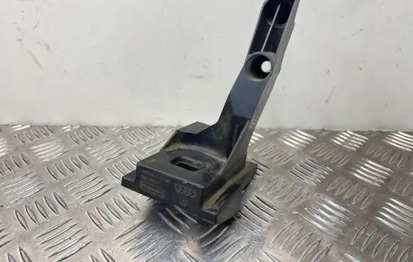 Audi RS7 C7 Radiator mount bracket 4G0805201B