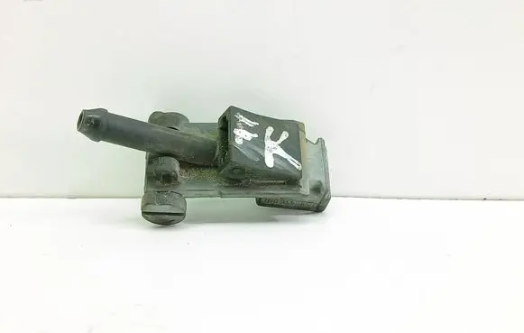 Volkswagen Golf IV Windshield washer spray nozzle 3B0955985C