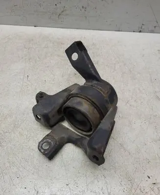 Toyota Avensis T250 Engine mount bracket