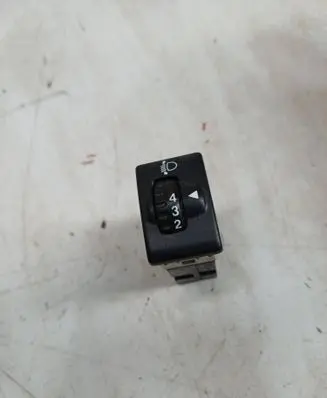 Suzuki Grand Vitara I Headlight level height control switch 32932074
