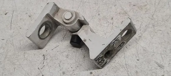 Volkswagen Up Front door lower hinge 7N0831401