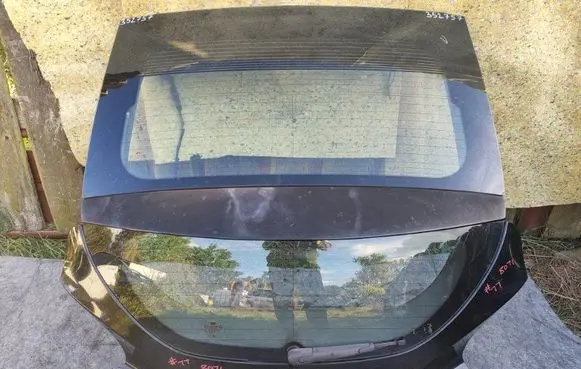 Hyundai Veloster Tailgate/trunk/boot lid 737002V013