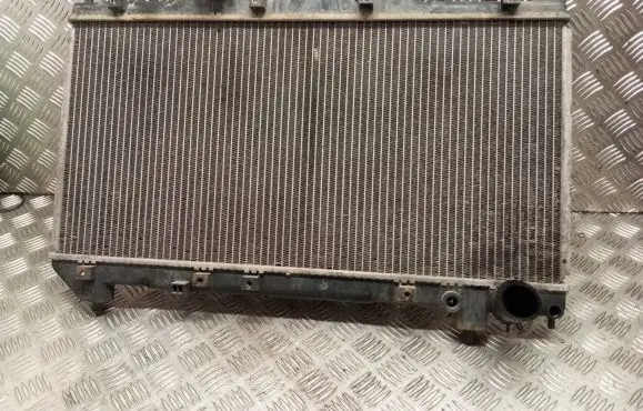 Toyota Avensis T220 Coolant radiator