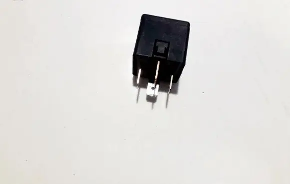 Volvo S40, V40 Other relay mb953381 v23134-b52-x240