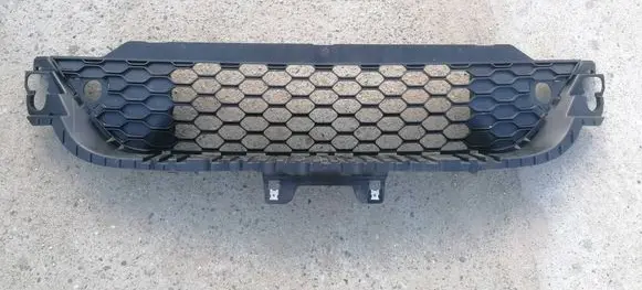 Iveco Daily 6th gen Front bumper lower grill 5801529764