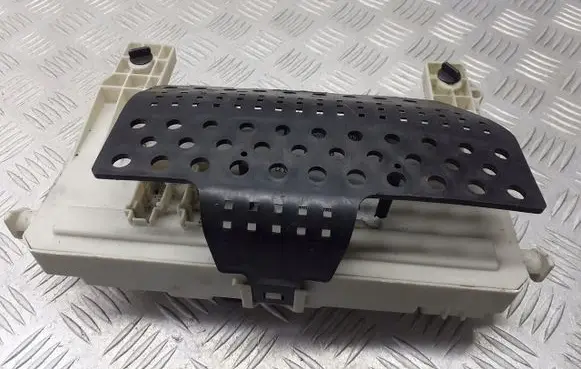 Ford Focus Fuse box cover 7M5T-14A073-BB