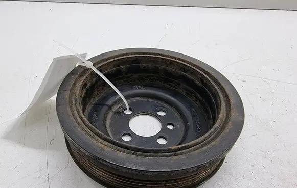 Volkswagen PASSAT B6 Crankshaft pulley 03G105243