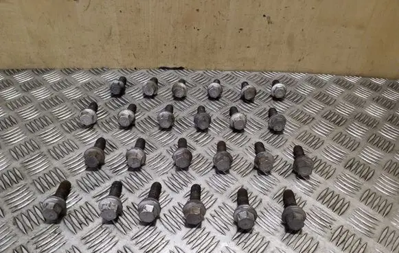 Volkswagen Crafter Nuts/bolts 