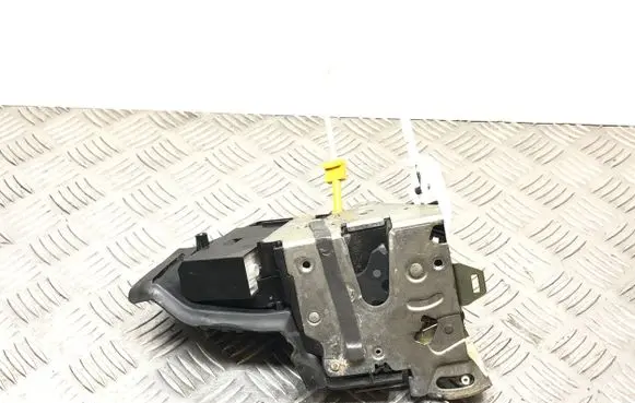 BMW 5 E39 Front door lock 40620751 8352165
