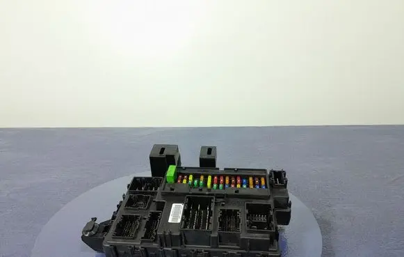 Ford Mustang VI Fuse box set FR3T-15604-BJ