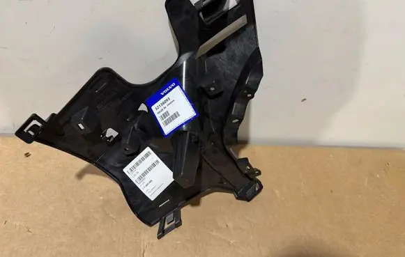 Volvo XC40 Front bumper mounting bracket 32136093