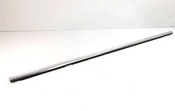 Opel Zafira C Loading door glass trim molding 13260079