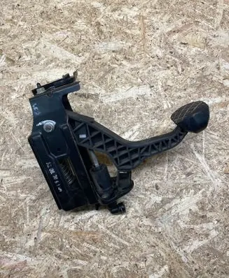 Volkswagen Golf IV Clutch pedal 1J1721321C