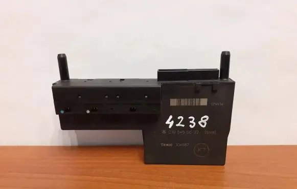Mercedes-Benz E W210 Fuse module 0195455632 4238