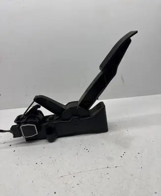 Accelerator throttle pedal
