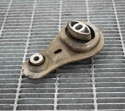 Renault Master III Gearbox mount 8200675206A