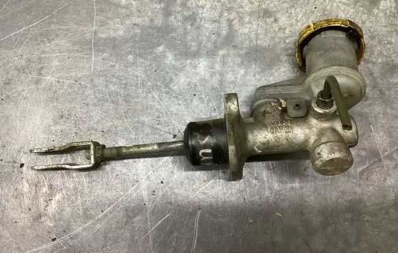 Subaru Outback Clutch slave cylinder 