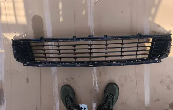 Renault Megane III Front bumper lower grill 622543916R 622548716R