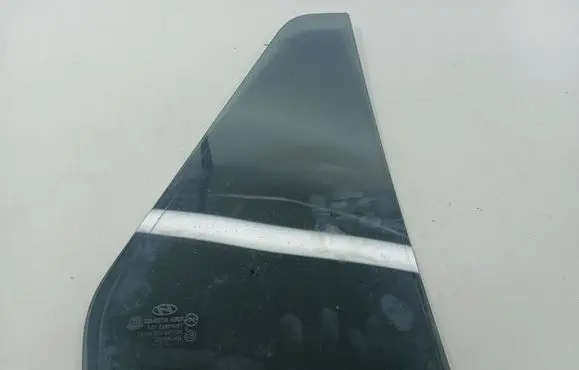 Hyundai Santa Fe Rear vent window glass 43R000385 DOT748AS3M355