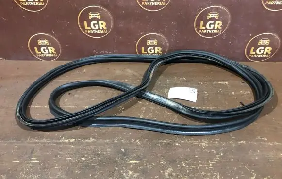 Volkswagen Touran I Loading door rubber seal (on body) 