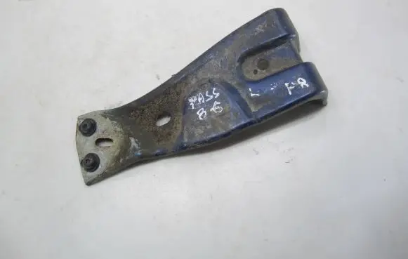 Volkswagen PASSAT B6 Fender mounting bracket 3C0821142