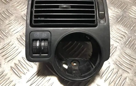 Volkswagen Golf IV Dashboard side air vent grill/cover trim 1J1815715A