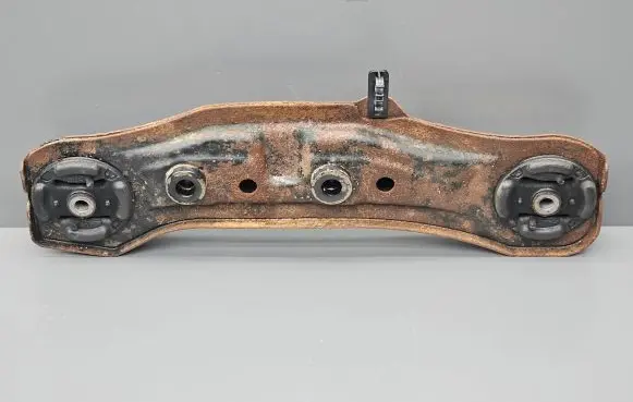 Honda CR-V Rear differential/diff mount bracket 