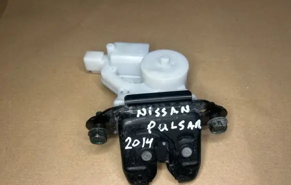 Nissan Pulsar Tailgate lock latch 905024EA1B