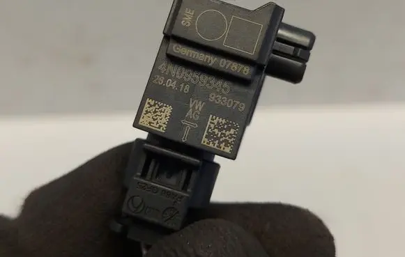 Audi A8 S8 D5 Airbag deployment crash/impact sensor 4N0959345