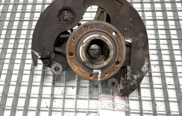 Citroen C4 II Picasso Front wheel hub spindle knuckle