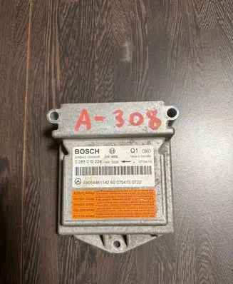 Mercedes-Benz Sprinter W901 W902 W903 W904 Airbag control unit/module 0285010224 A9064461142