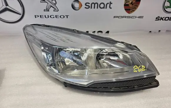 Ford Kuga II Headlight/headlamp CV4413W029AE