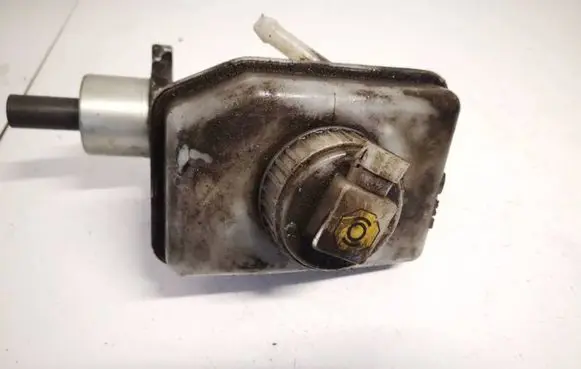 Saab 9-5 Brake fluid reservoir 