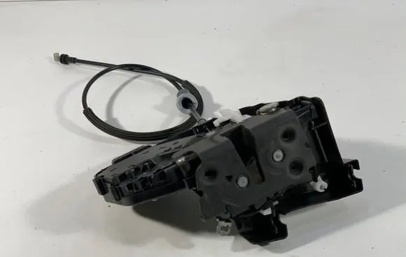 Volvo C30 Front door lock 30799301