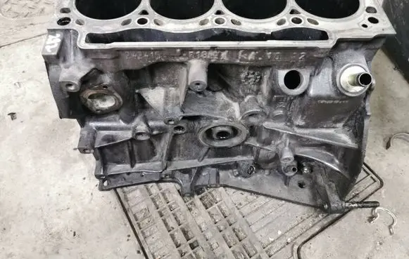 Suzuki Grand Vitara II Engine block C037202 E01031711 242415
