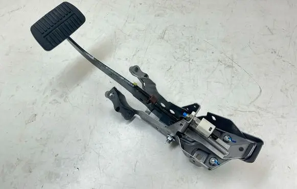 Subaru Forester SK Brake pedal 36015GA121 36092FL081