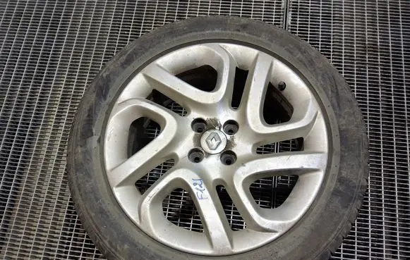 Renault Captur R17 alloy rim 