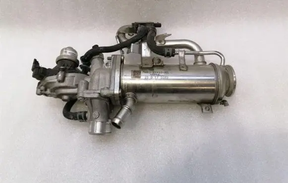 Land Rover Range Rover Sport L494 EGR valve cooler FW939Y493AD FW939E456AA
