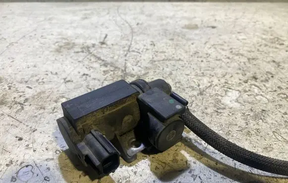 Toyota Avensis T250 Vacuum valve 258190R011 70051308 07T057