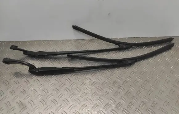 Audi A4 S4 B7 8E 8H Front wiper blade arm 8E1955408C