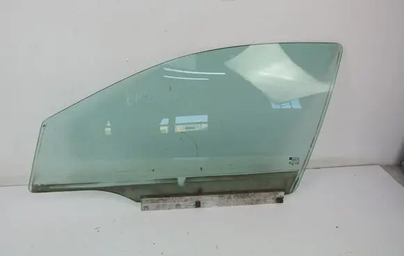 Opel Astra H Front door window glass four-door 