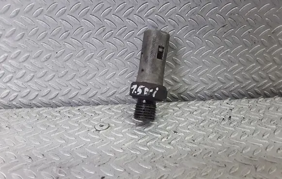 Renault Megane II Oil pressure sensor 
