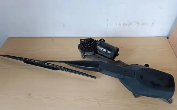 Mercedes-Benz E W210 Front wiper linkage and motor 0390241420