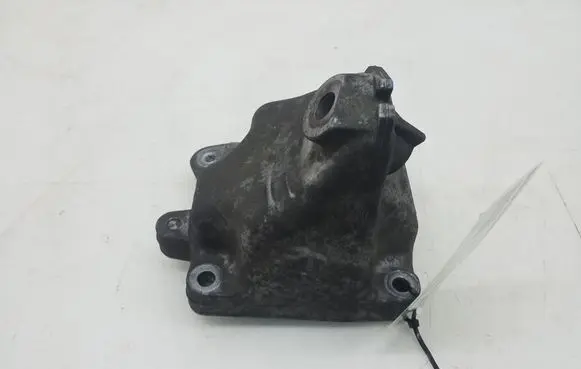 Mercedes-Benz C W204 Engine mounting bracket A2722231704