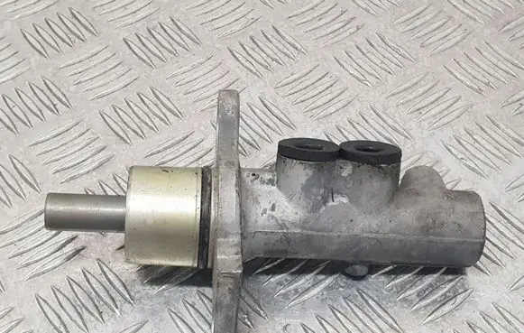 Master brake cylinder